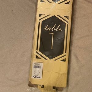 Table numbers 1-10. Gold triangle folds style.